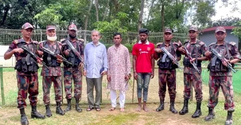 ভারতে পালানোর সময় ফজলে করিম চৌধুরী গ্রেফতার