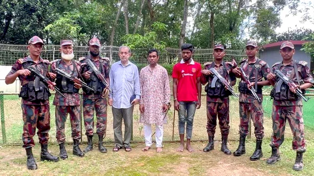 ভারতে পালানোর সময় ফজলে করিম চৌধুরী গ্রেফতার
