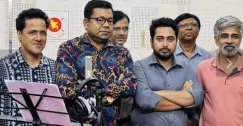 ১৫ বছর পর বেতারে গান গাইলেন মনির খান