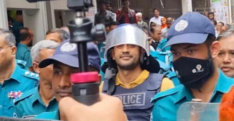 জেলে মোবাইল না থাকায় কষ্টে আছেন ব্যারিস্টার সুমন