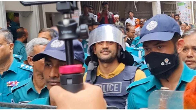 জেলে মোবাইল না থাকায় কষ্টে আছেন ব্যারিস্টার সুমন