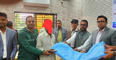অসহায় শীতার্তদের মধ্যে কমলগন্জ প্রেসক্লাবের সহায়তায় কম্বল বিতরণ