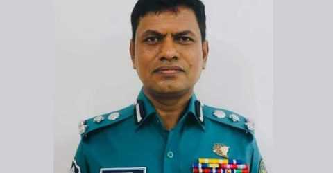 ডিআইজি সহ পুলিশের উর্ধতন ৪ কর্মকর্তাকে আটক