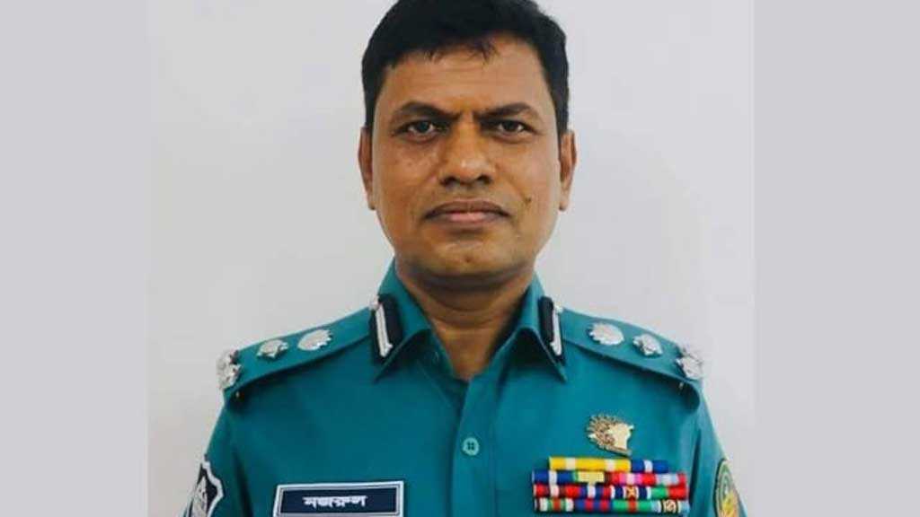 ডিআইজি সহ পুলিশের উর্ধতন ৪ কর্মকর্তাকে আটক