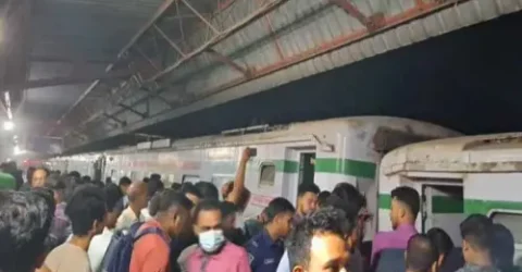 ব্রাহ্মণবাড়িয়ায় মহানগর এক্সপ্রেস ট্রেন লাইনচ্যুত, যাত্রী দুর্ভোগ চরমে
