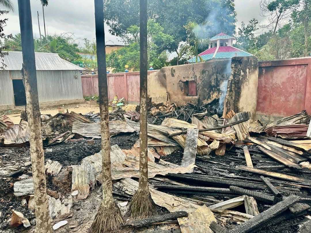 কমলগঞ্জে অগ্নিকাণ্ডে বসতবাড়িসহ ৬ টি ব্যবসা প্রতিষ্ঠান পুড়ে ছাই